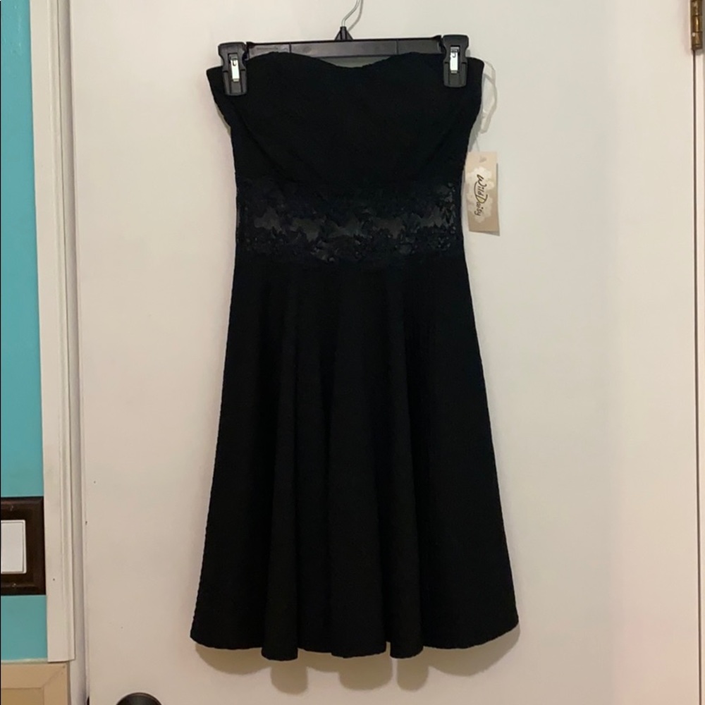 Women’s Wild Daisy Little Black Strapless Dress